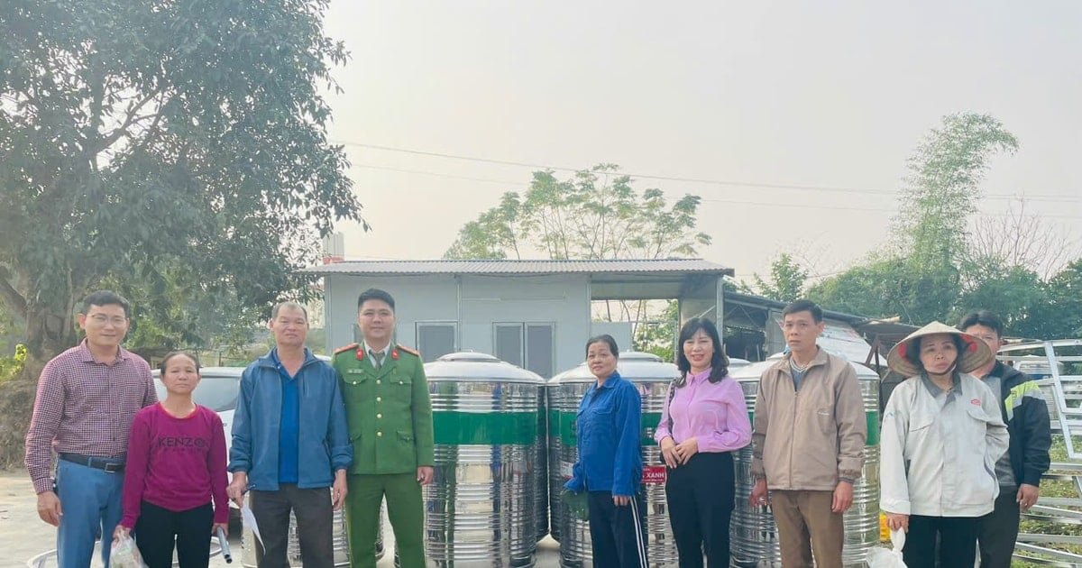 Der Bezirk Son Duong stellt armen Haushalten weiterhin über 300 Brauchwassertanks zur Verfügung.