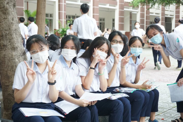 Ngày càng có nhiều bạn trẻ lựa chọn du học ngành ngôn ngữ Anh. (Ảnh minh họa)