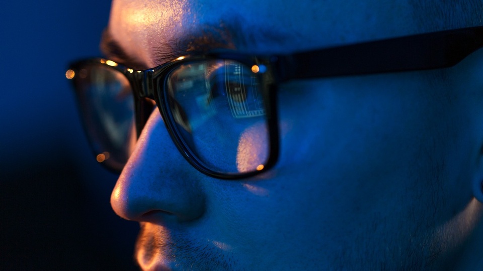 Stop wearing blue light filter glasses