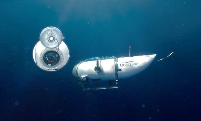 ផ្នែកនាវិកនៃ Deepsea Challenger (ឆ្វេង) និង Titan (ស្តាំ) ។ រូបថត៖ មេកានិចពេញនិយម