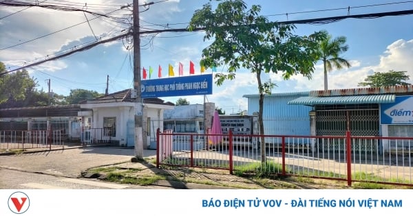 The principal of a high school in Bac Lieu has many violations.