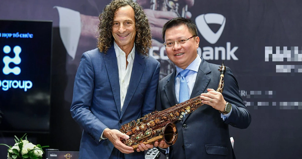 Kenny G tiết lộ những gì về mái tóc xoăn dài và kế hoạch khám phá Việt Nam?