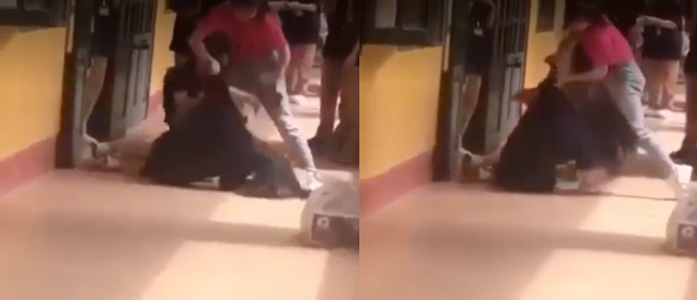 La maestra agarró al estudiante por el cuello y lo arrastró hasta el salón de clases. Foto cortada del vídeo