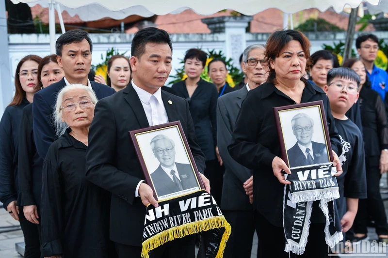 Dân đã thờ ai thì không sai bao giờ