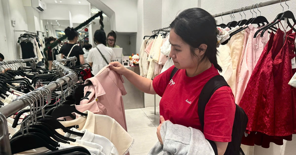 Ciudad Ho Chi Minh: productos de marca con descuento de hasta el 80%, incluso en provincias se pueden comprar vía streaming