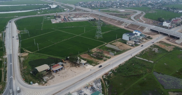 Intersections sur l'autoroute de Dien Chau