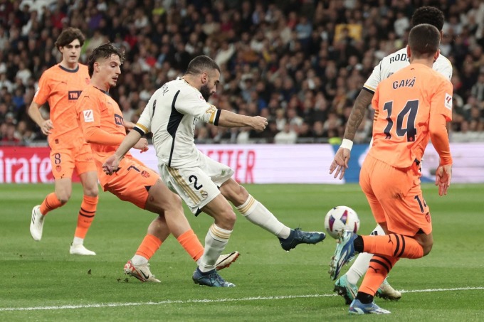 Carvajal (No. 2) opened the scoring in Real's 5-1 win over Valencia in round 13 of La Liga on November 11. Photo: AFP