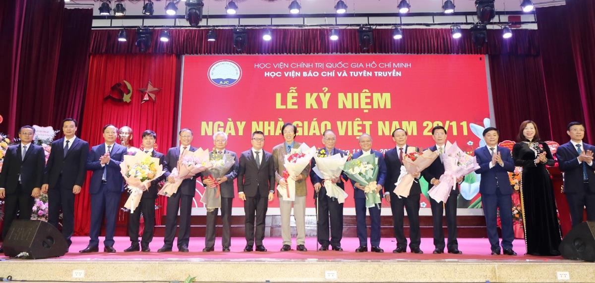 Học viện Báo chí và Tuyên truyền tổ chức Lễ kỷ niệm 42 năm Ngày Nhà giáo Việt Nam (20/11/1982 – 20/11/2024)