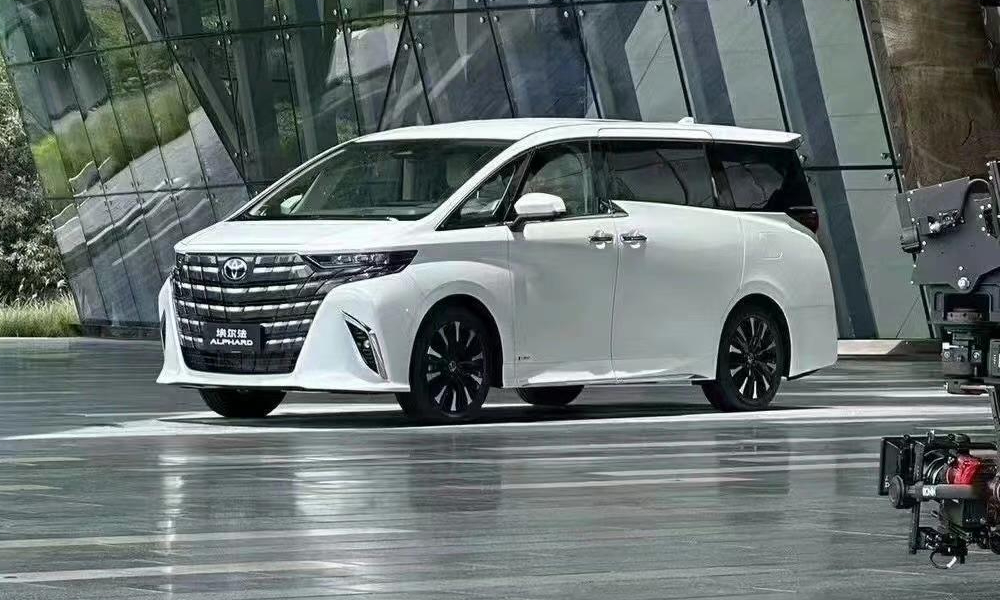 New generation Toyota Alphard revealed