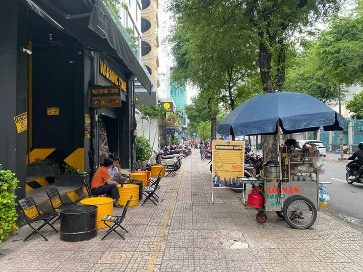 Hô Chi Minh-Ville a demandé aux deux ministères de guider la méthode et d'élaborer un plan d'exploitation lors de la collecte des frais d'utilisation temporaire des routes et des trottoirs appartenant aux infrastructures de circulation routière. (Illustration)