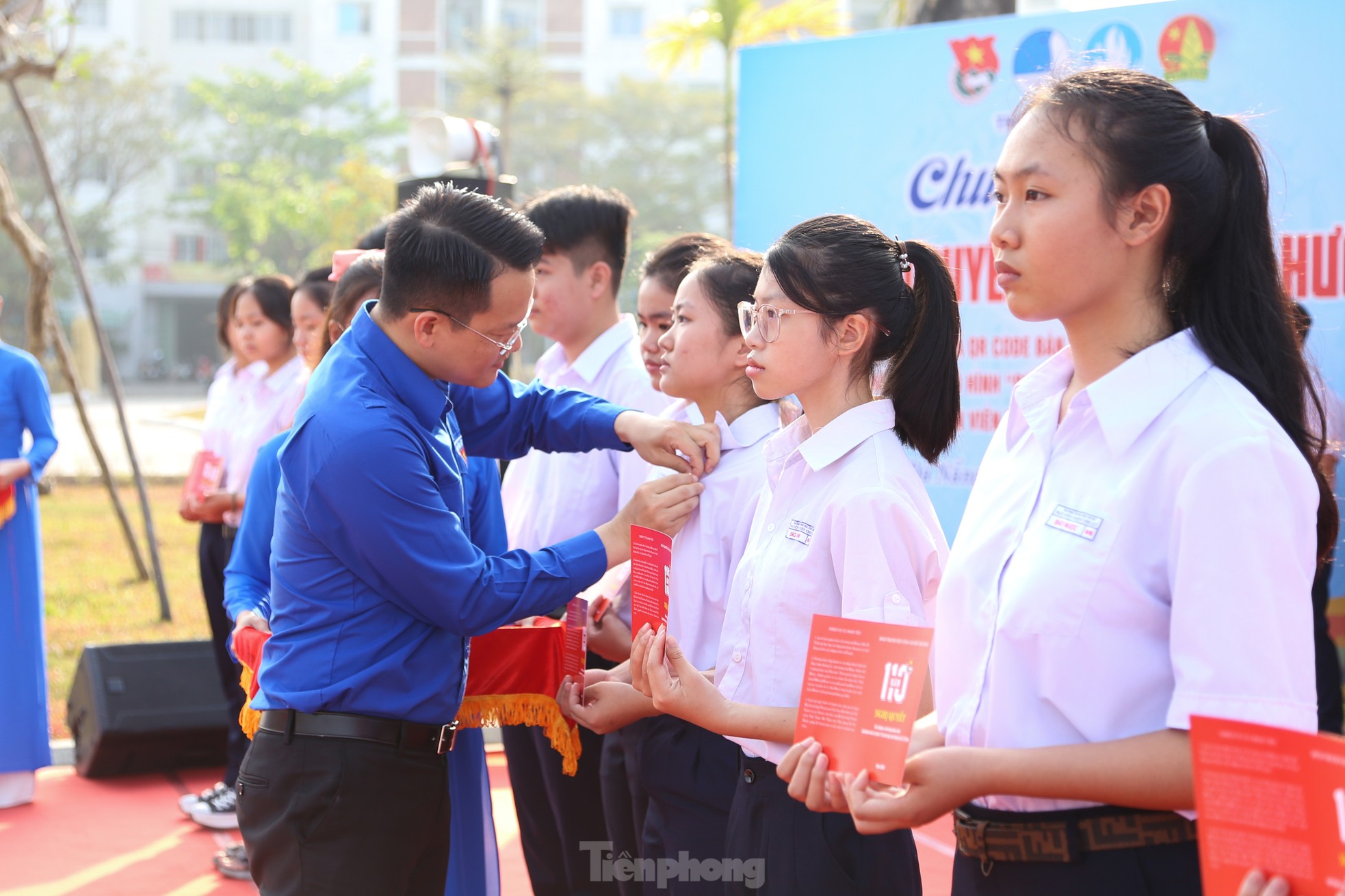 Die Jugend von Da Nang verbreitet eine digitale Karte mit roten Adressen und fördert den lokalen historischen Wert. Foto 10