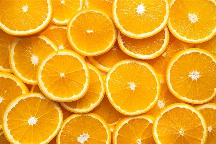 Oranges are one of the fruits that help supplement vitamin C for the body. (Photo: Xinhua)