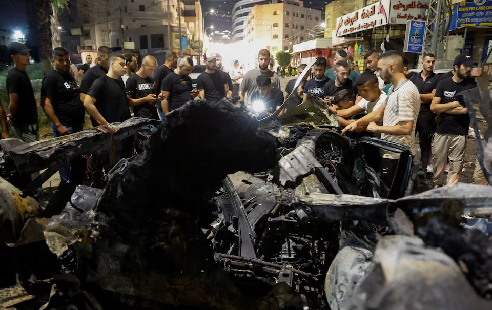 イスラエルはガザからレバノンまで一連の空爆を開始した（写真2）。