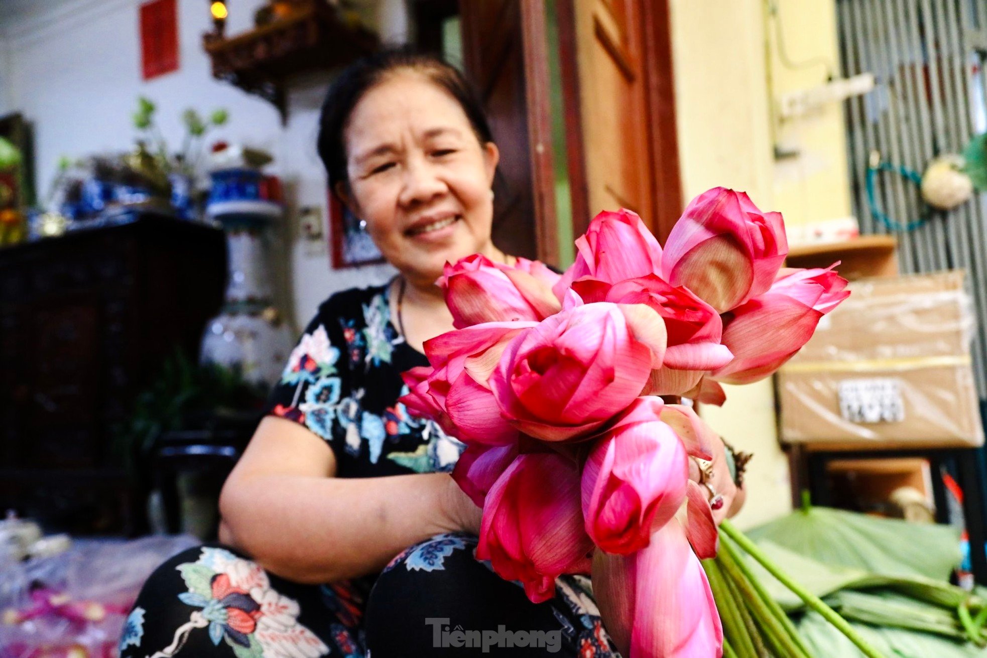 Unique art of lotus tea brewing - Cultural beauty of Hanoi people photo 15