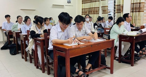 Bàn ghế nhà trường không còn phù hợp với thể trạng học sinh: Chờ hướng dẫn mới