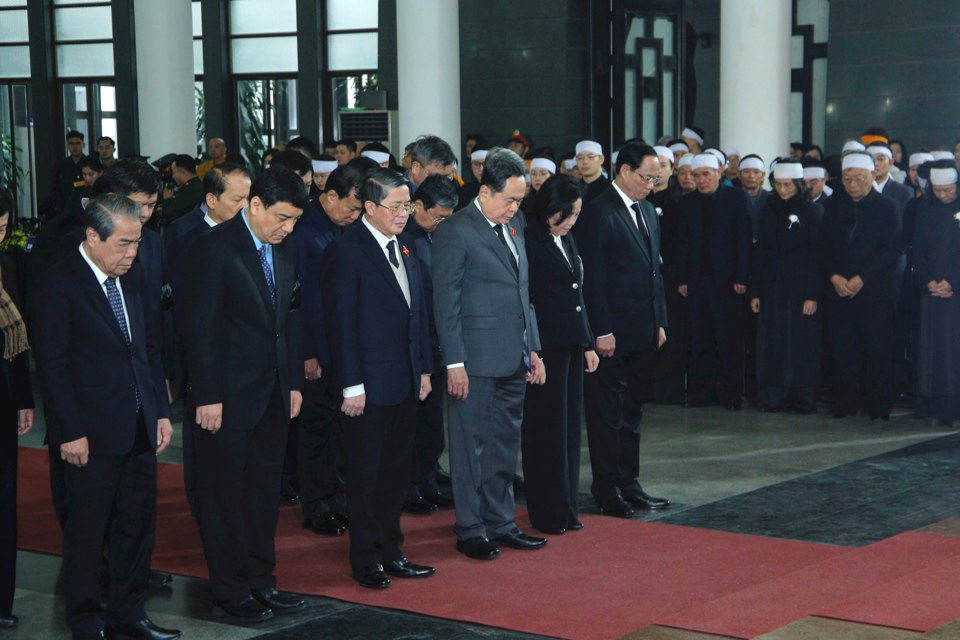 Die Delegation der Nationalversammlung der Sozialistischen Republik Vietnam unter der Leitung des Vorsitzenden der Nationalversammlung, Tran Thanh Man, besuchte General Nguyen Quyet. Foto: Viet Thanh  