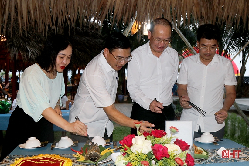 Highlights of the sea tourism festival in Cuong Gian commune