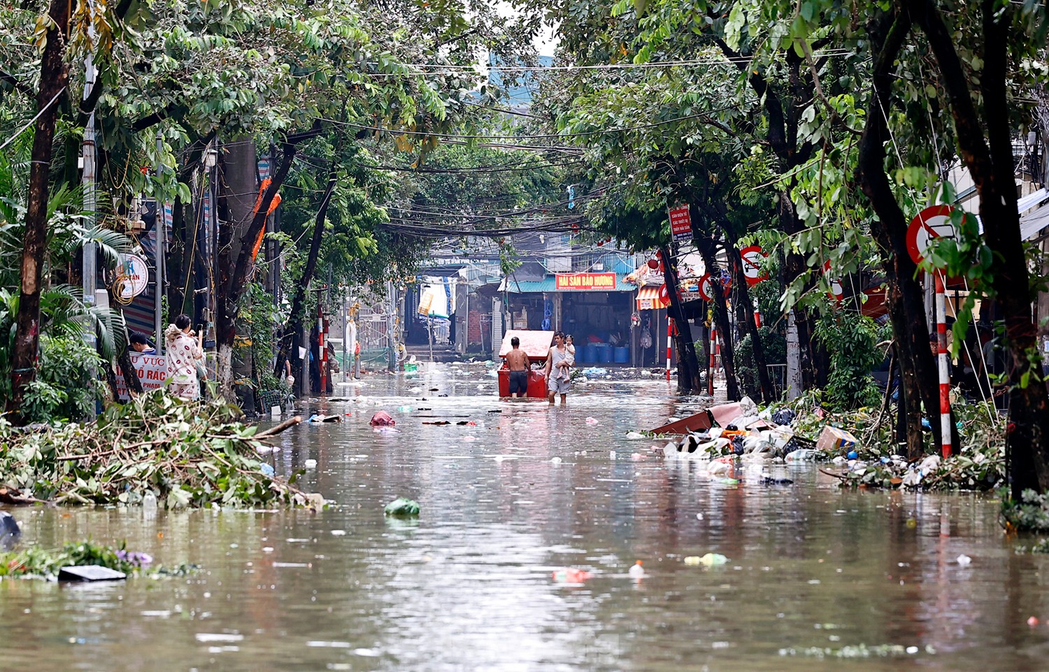 ฮานอย: บุคลากรทางการแพทย์นำเรือไปรักษาคนไข้ ภาพที่ 4