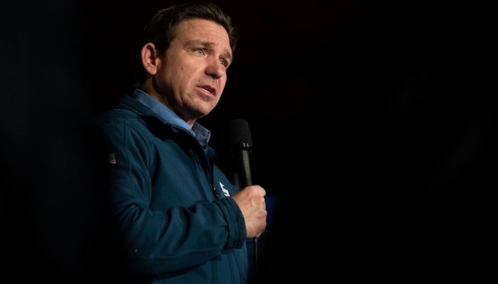 Ron DeSantis se retire et soutient Trump