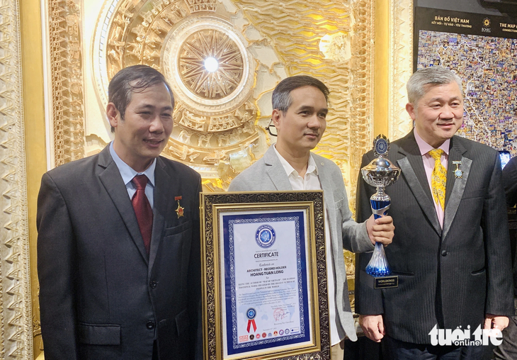 Vietnam map made from bamboo toothpicks sets world record