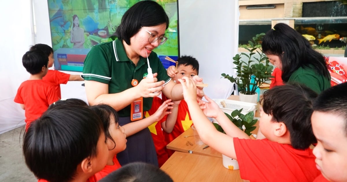 Proposal to exempt tuition fees for teachers' children: Ministry of Education and Training "listens and recalculates"