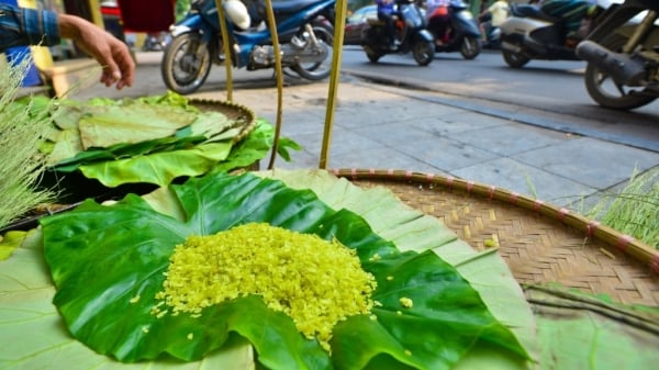 Las especialidades otoñales de Hanoi atraen a los turistas