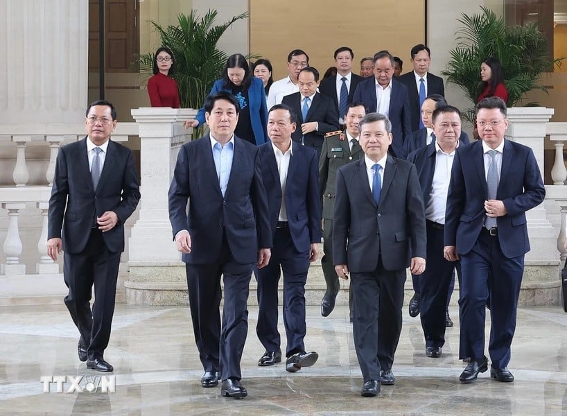 President Luong Cuong and leaders of the Supreme People's Court. Photo: VNA