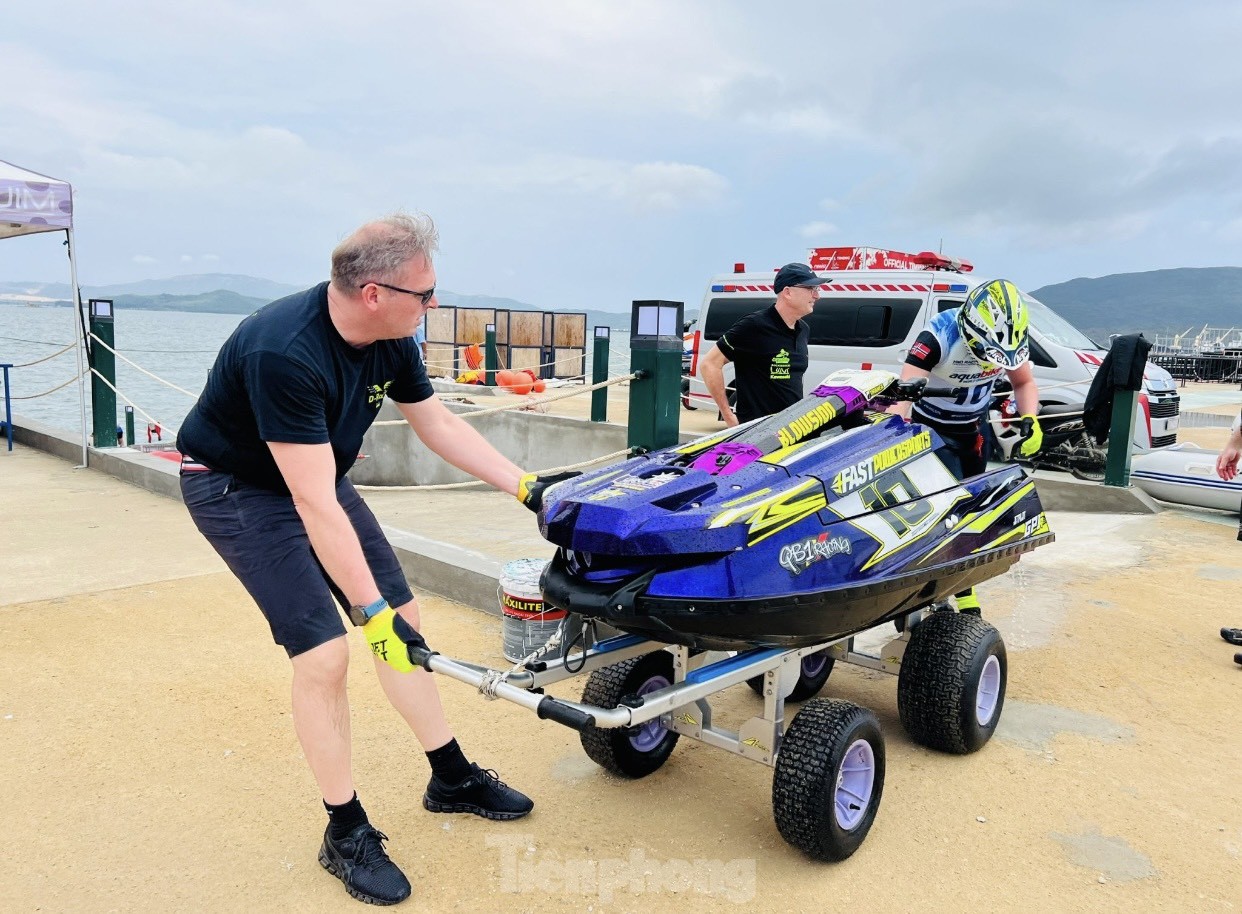 Schauen Sie zu, wie die „Bestien“ beim Jetski-Rennen der Welt gegeneinander antreten. Foto 10