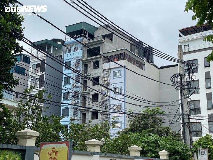 Mini apartments have the advantage of being cheap and located in the inner city. (Photo: Truong Cong Hieu).