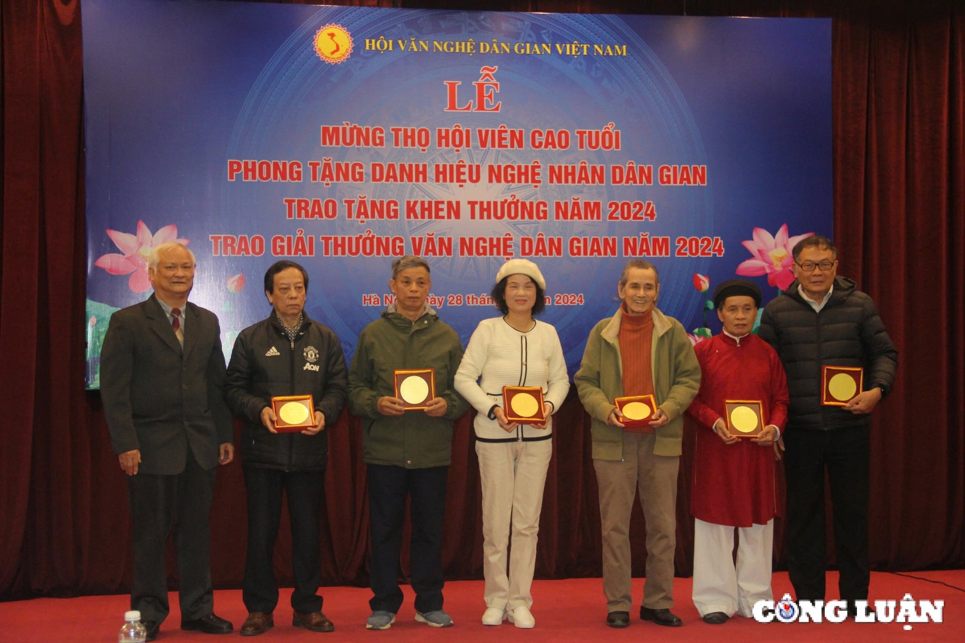 ផ្តល់កិត្តិយសដល់បុគ្គលឆ្នើមដែលបានឈ្នះពានរង្វាន់អក្សរសិល្ប៍ប្រជាប្រិយឆ្នាំ 2024 រូបថតទី 4