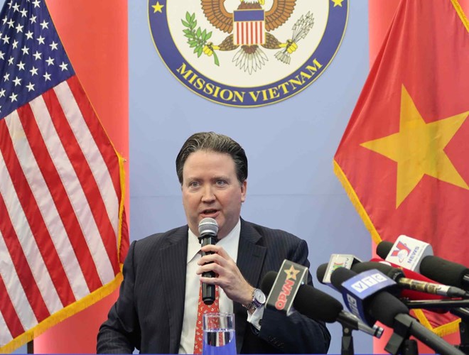 El embajador Marc Knapper comparte momentos emotivos durante la visita del presidente de Estados Unidos a Vietnam