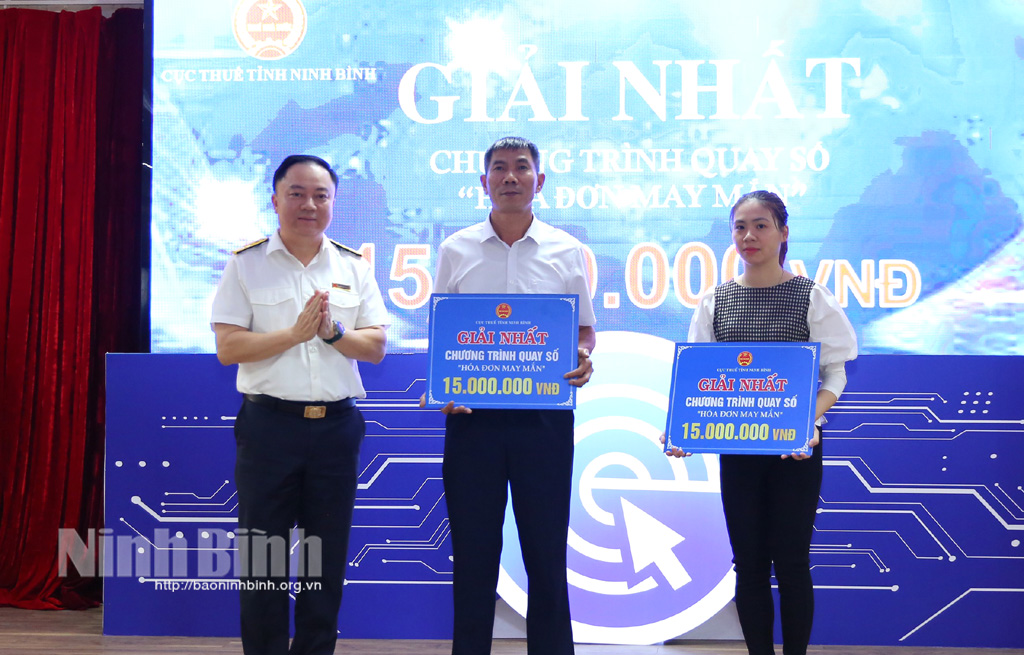 Ninh Binh អនុវត្តយ៉ាងសកម្មនូវវិក្កយបត្រអេឡិចត្រូនិចដែលបង្កើតចេញពីបញ្ជីសាច់ប្រាក់