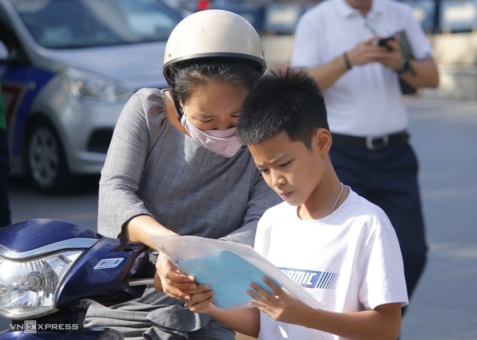 Candidates taking the entrance exam for grade 6 at Hanoi - Amsterdam High School for the Gifted in 2020. Photo: Thanh Hang