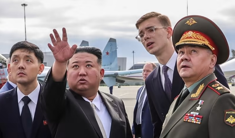 Kim Jong Un traf sich mit dem russischen Verteidigungsminister, um die militärischen Beziehungen zwischen beiden Ländern zu besprechen. Foto 2