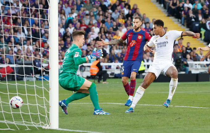 Bellingham scored the winning goal for Real, 2-1. Photo: Reuters