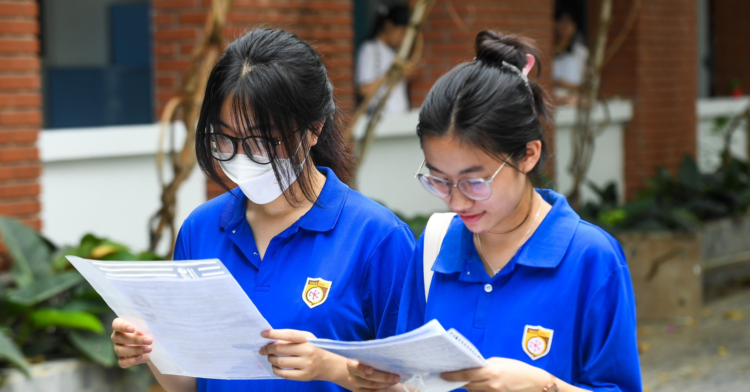 Ensoleillé dans tout le pays, pluvieux dans certains endroits le premier jour de l'examen de fin d'études