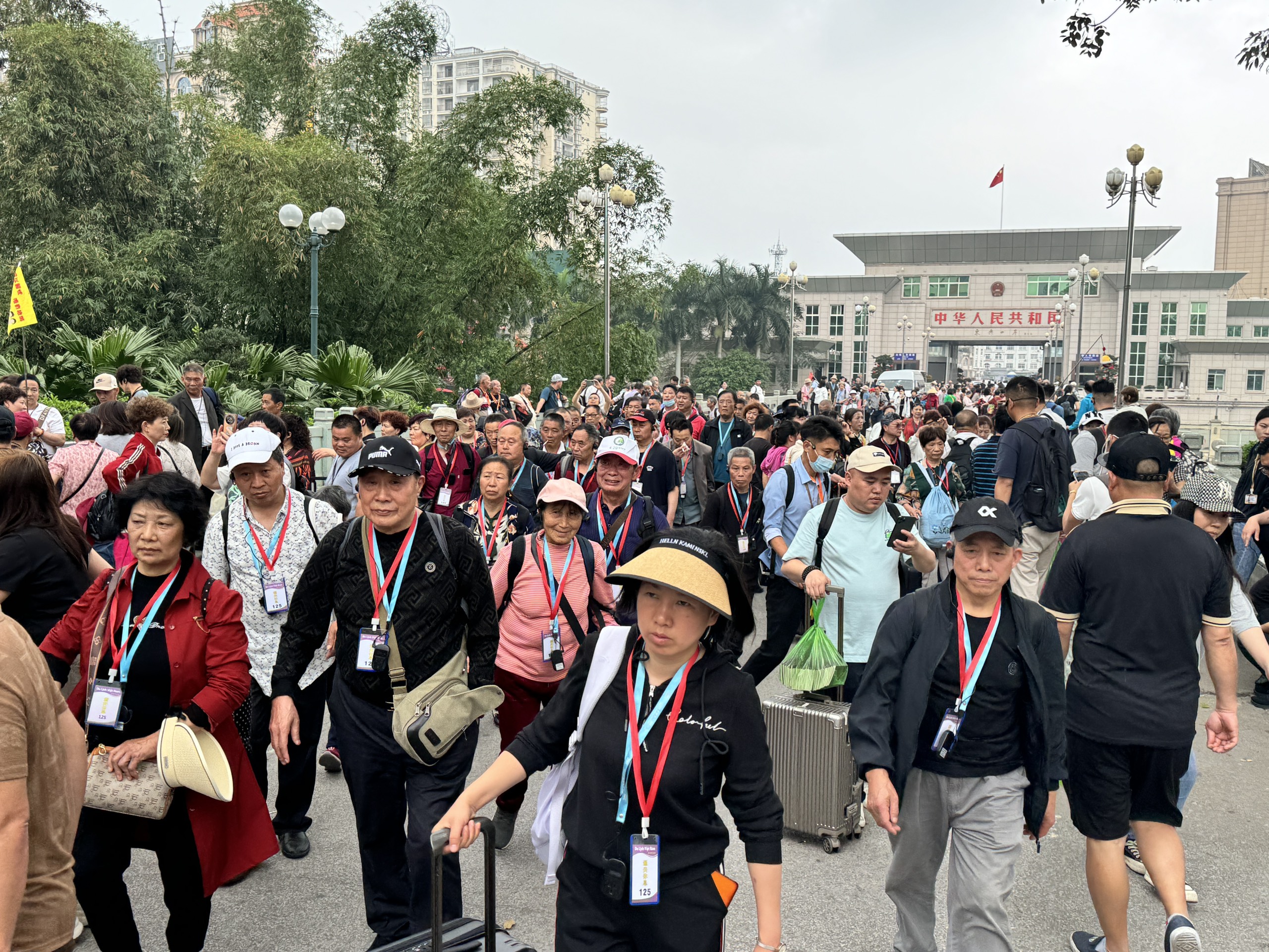 Cửa hàng 'nuôi' tour 0 đồng ở Quảng Ninh phải bóc gỡ nhiều hình ảnh sai trái- Ảnh 9.