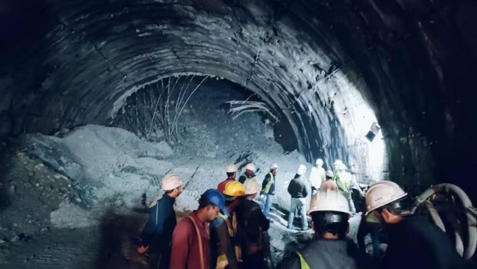 Trabajadores de rescate en el lugar de un túnel derrumbado en el estado de Uttarakhand el 12 de noviembre. Foto: PTI