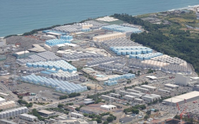 5月31日、上空から見た福島原発の原子力廃水タンク。写真：AFP