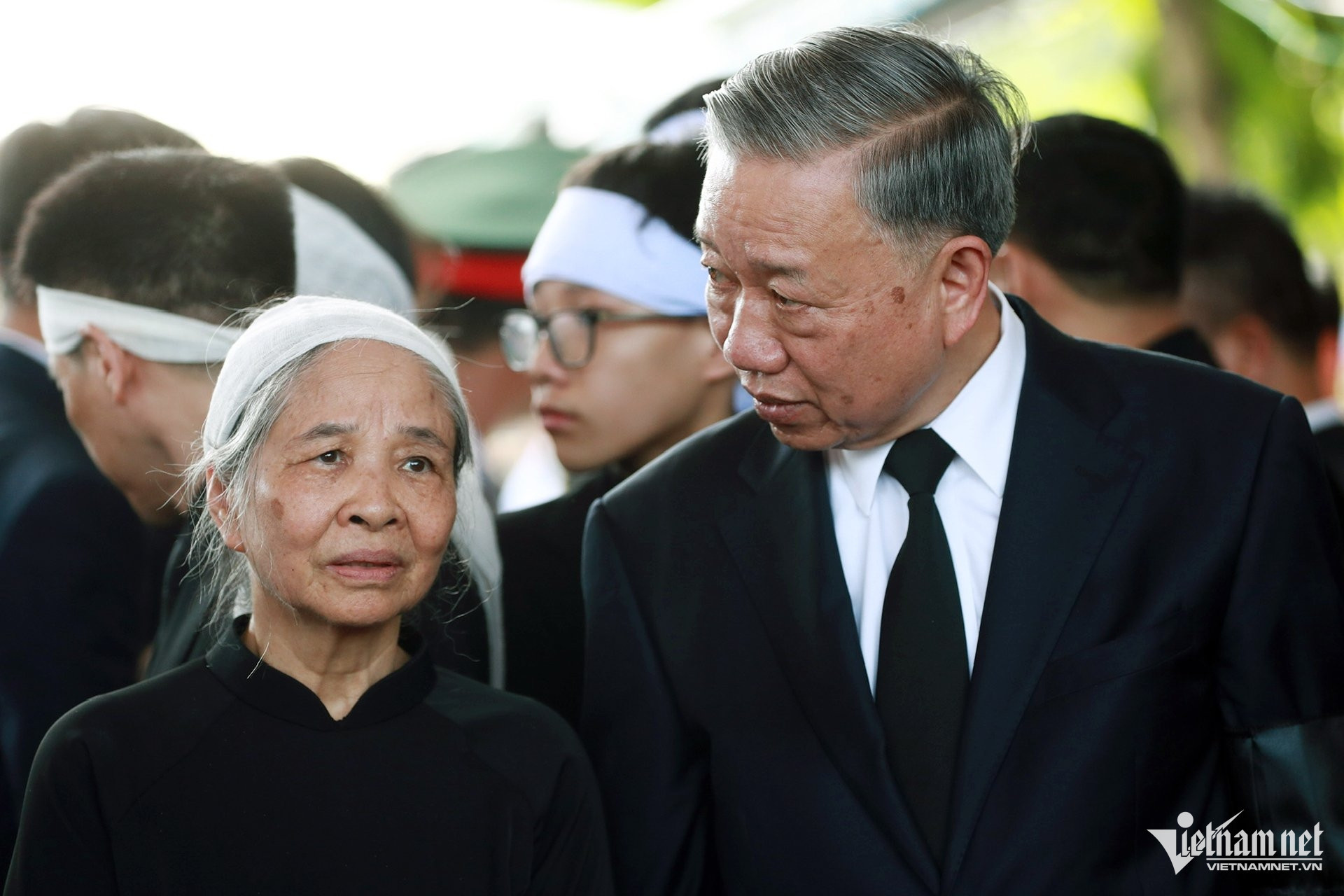 Le secrétaire général Nguyen Phu Trong est décédé dans les bras du peuple.