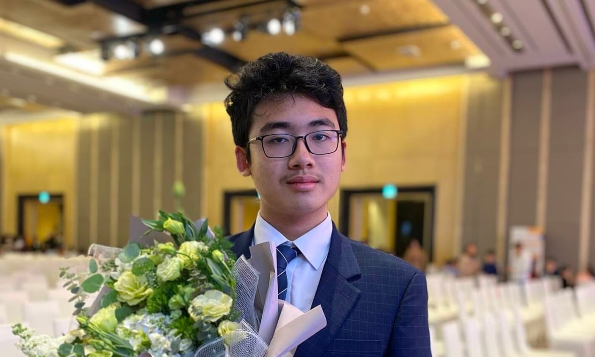 Physics Golden Boy Wins MIT's 9.3 Billion Scholarship