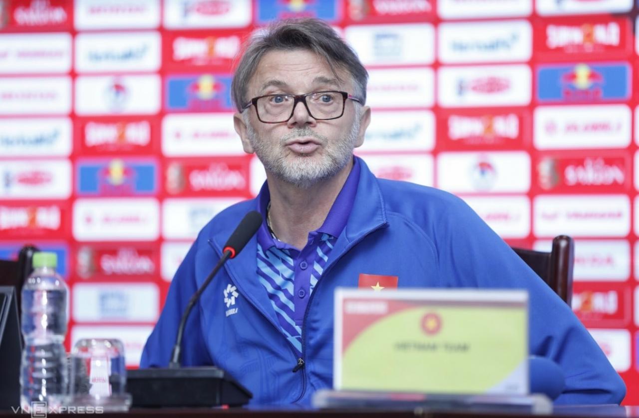 Coach Troussier: 'Vietnam still has the right to decide before the match with Indonesia'