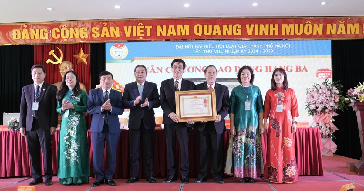 El Colegio de Abogados de Hanoi recibió la Medalla Laboral de Tercera Clase