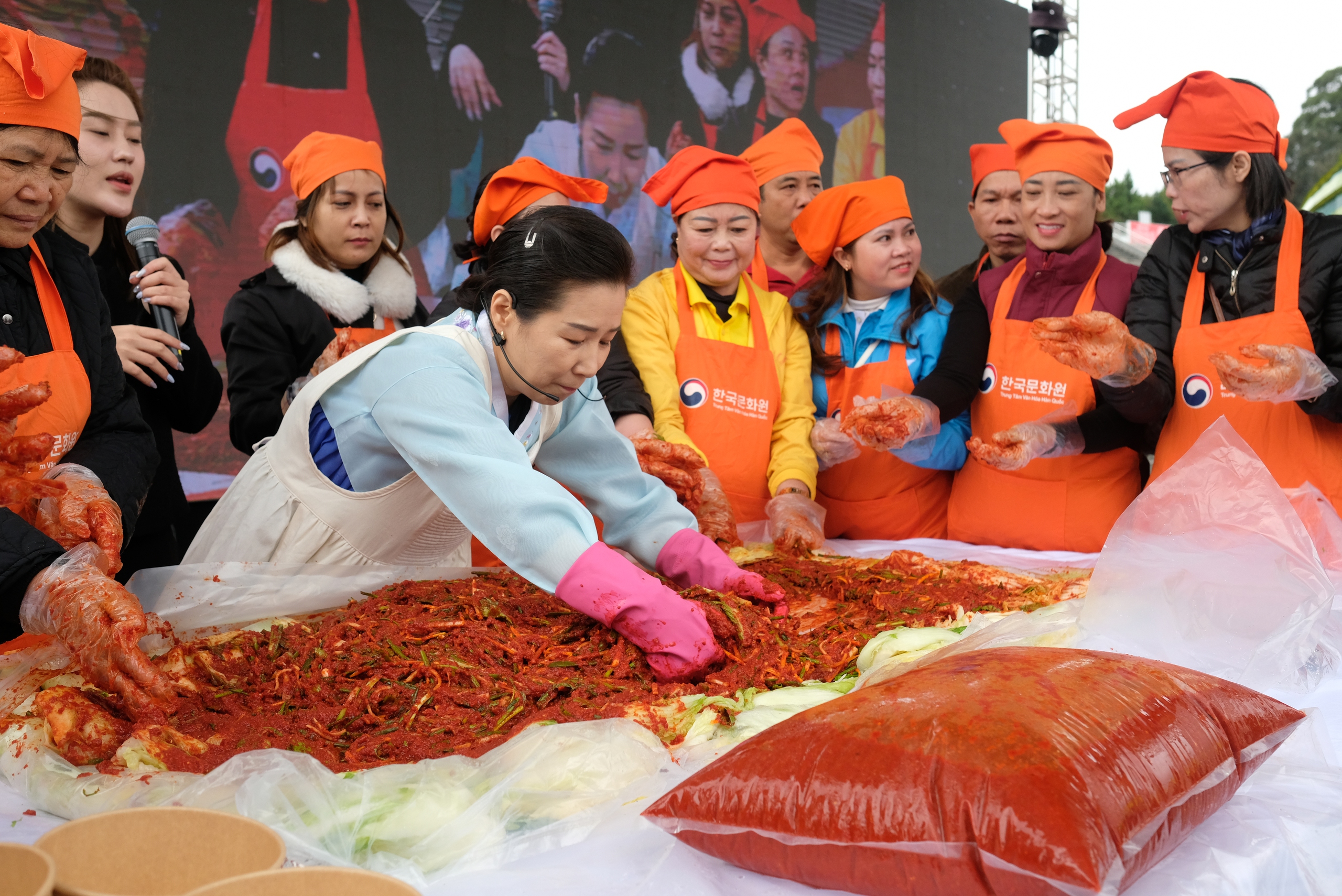 200 người cùng làm kim chi Hàn Quốc tại Đà Lạt- Ảnh 2.