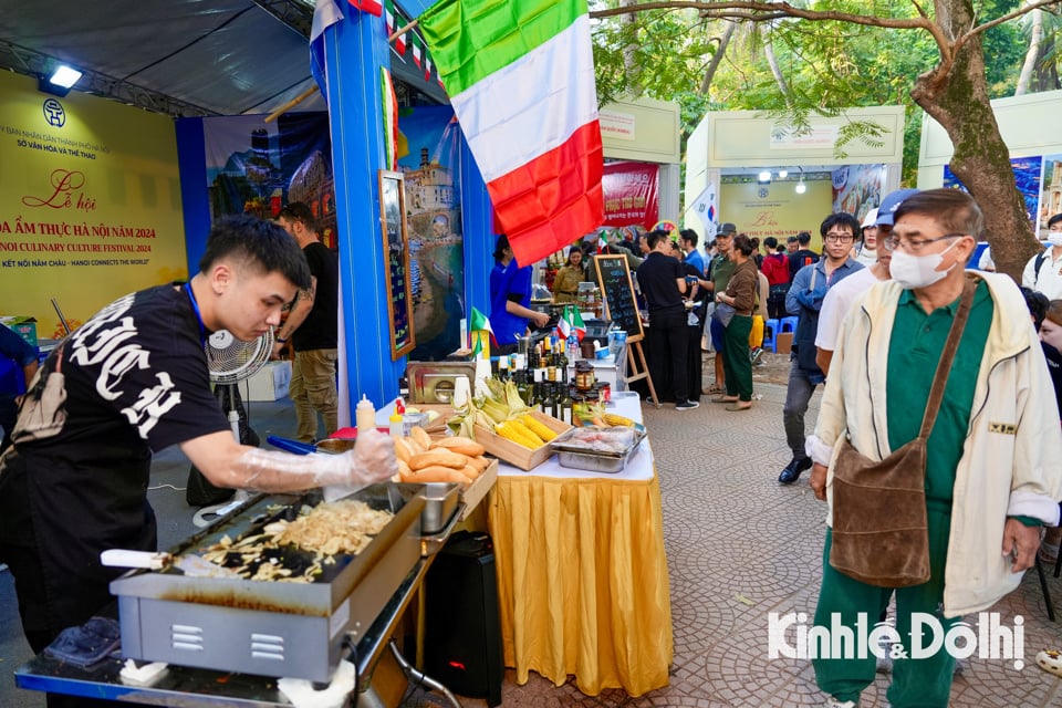 In diesem Jahr nehmen am Festival 16 Botschaften der folgenden Länder teil: Algerien, Argentinien, Aserbaidschan, Brasilien, Indien, Iran, Japan, Mongolei, Laos, Russische Föderation, Sri Lanka, Türkei, Korea, Frankreich, Italien und Venezuela.