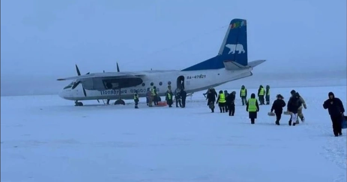 Avión ruso aterriza por error en un río congelado