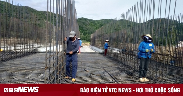 Luego de la reflexión de VTC News, casi 50 trabajadores que fueron “engañados” con sus salarios recibieron un pago por adelantado.