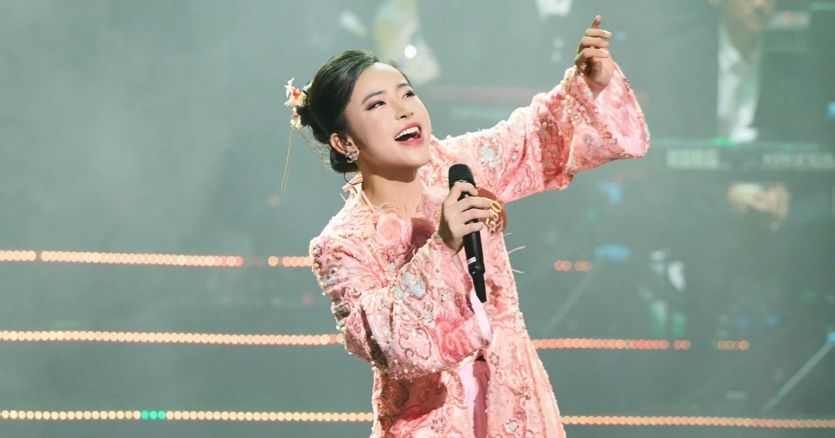 El teniente del ejército Pham Kieu Huyen ganó el primer premio en "Hanoi Singing 2024"