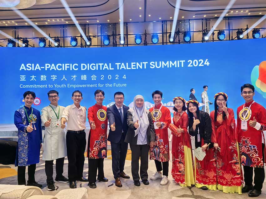 Seis estudiantes vietnamitas asisten a la Cumbre de talentos digitales de APAC 2024