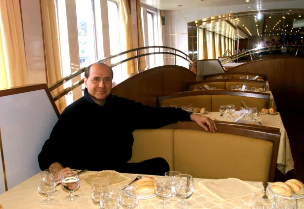 Monde - L'ancien Premier ministre italien Silvio Berlusconi décède à l'âge de 86 ans